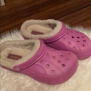 pink fuzzy crocs